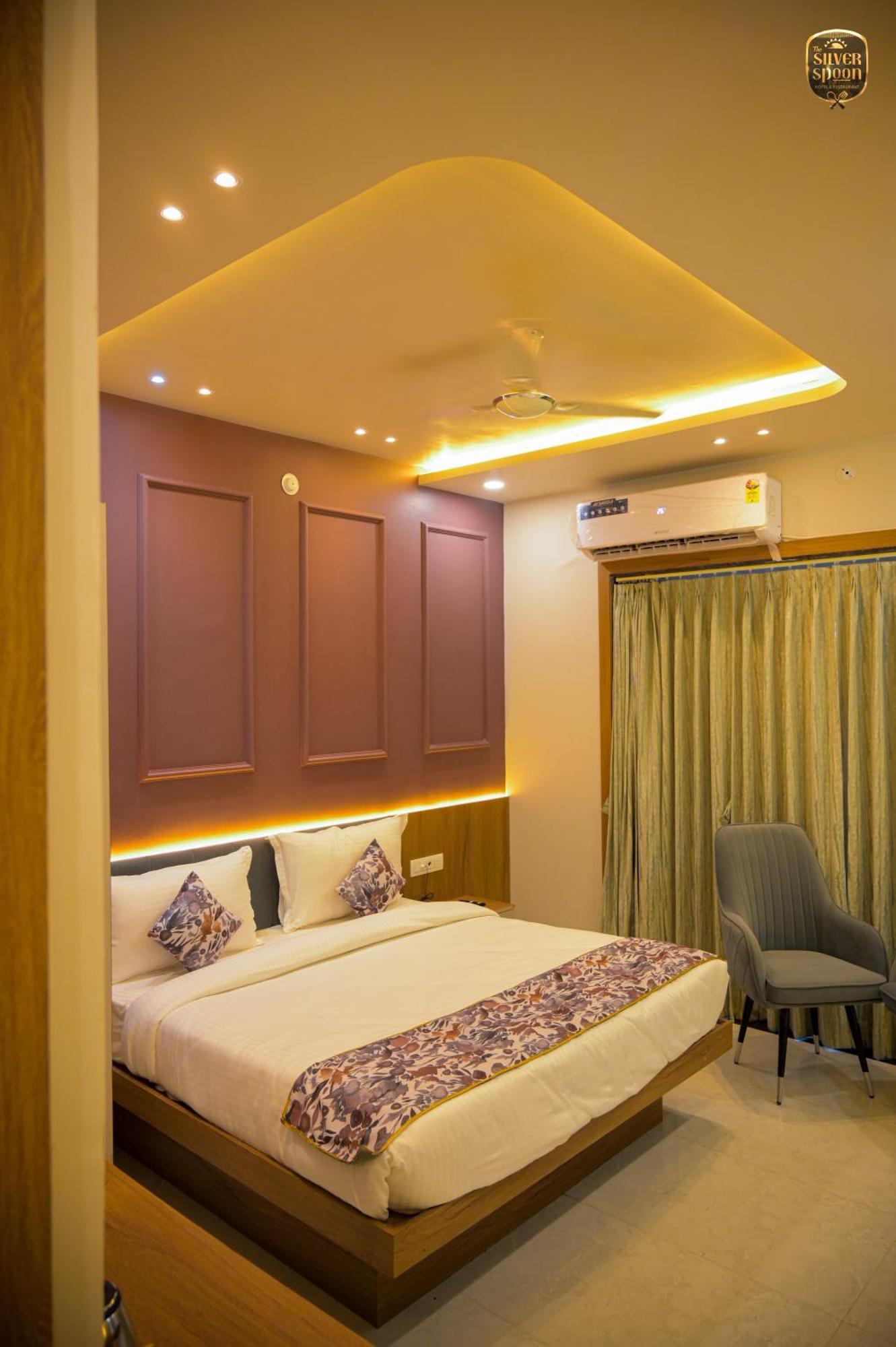 The Silver Spoon Hotel & Restaurant Бунді Екстер'єр фото